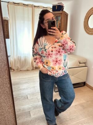 pull fleuri grand entaille femme curvy by romy