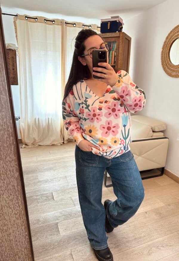 pull fleuri grand entaille femme curvy by romy