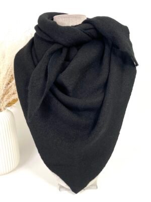 echarpe triangle noir grande taille femme curvy by romy