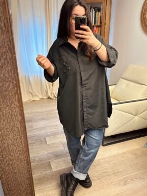 chemise longue noir bijoux grande taille femme curvy by romy