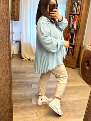 chemise plissée au dos bleu ciel grande taille femme curvy by romy